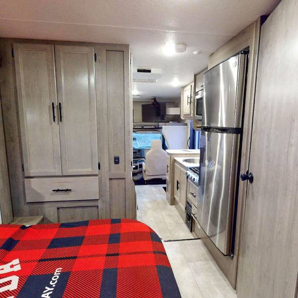 ROF Class C Four Seasons - camperreizen Canada - Doets Reizen