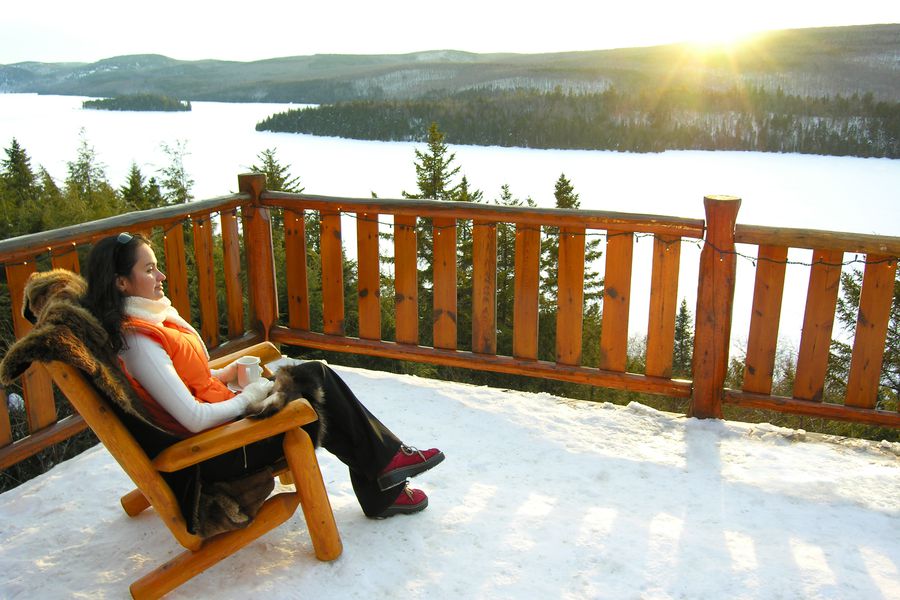 Hotel Sacacomie in de winter in het oosten van Canada