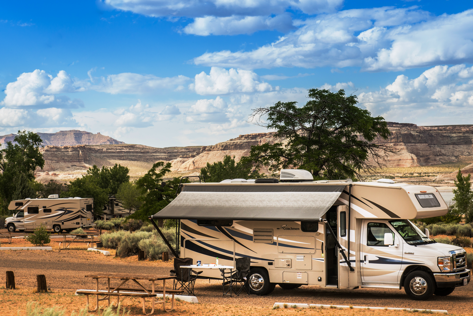 Kamperen met de camper op een camping in West Amerika
