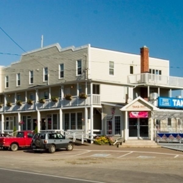 Parkland Village Inn - 1
