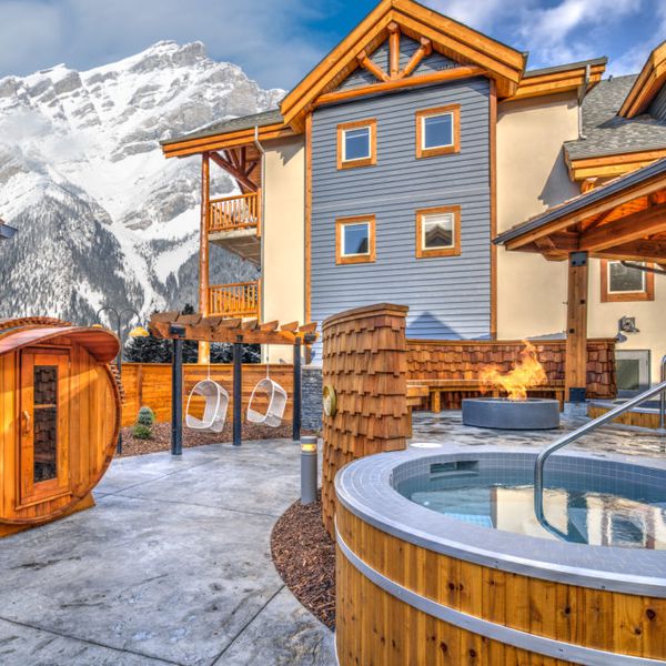 Canalta Lodge Banff - outside