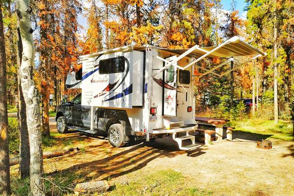 Truck Camper Yukon Indian Summer - Fraserway RV - Doets Reizen - camperreizen Canada