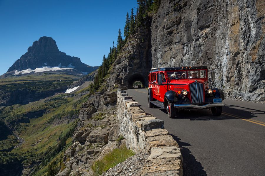 Red Bus - Glacier National Park - Montana - Amerika - Doets Reizen