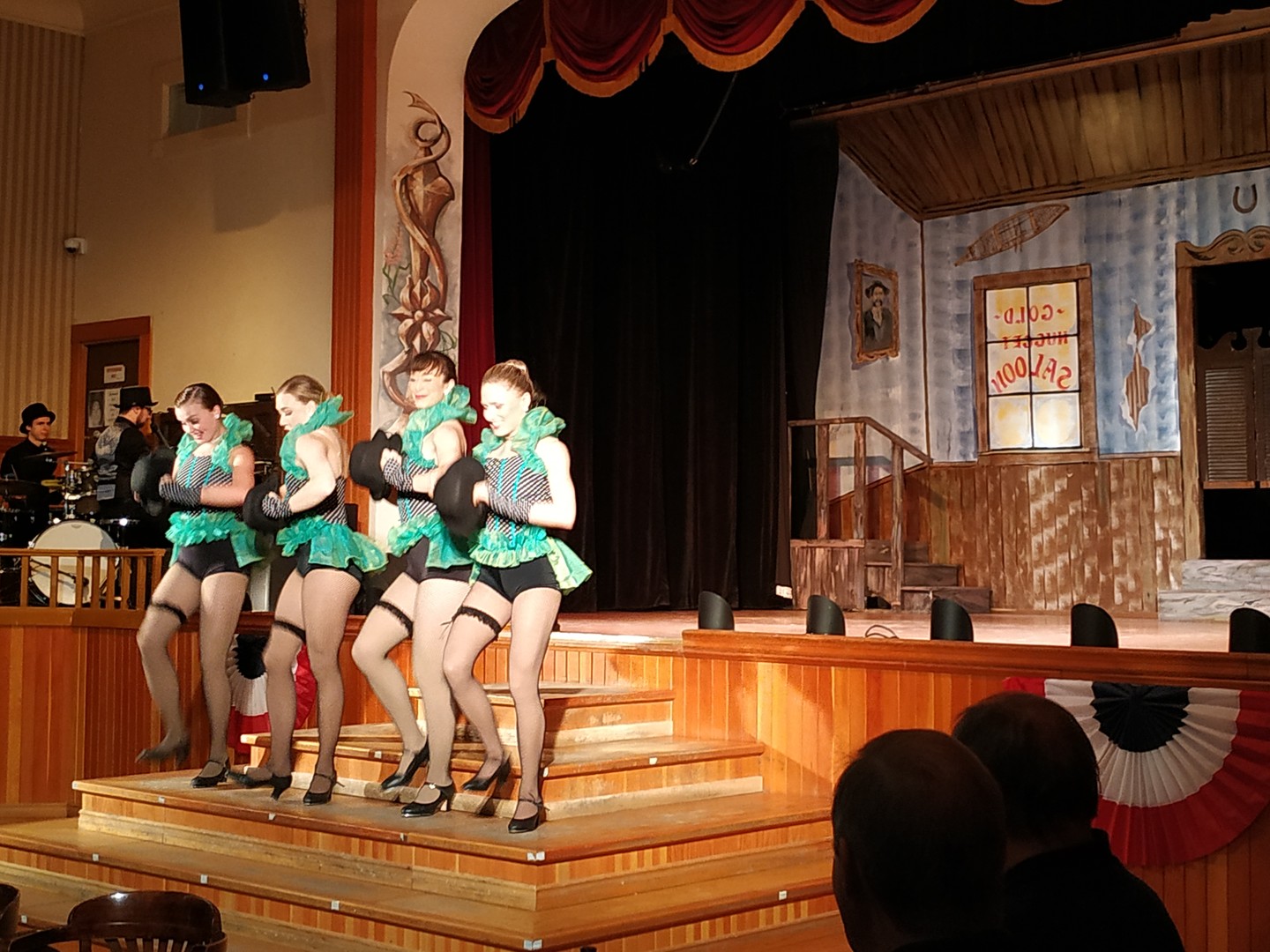 Cancan Show - Dawson City - Yukon - Canada - Doets Reizen