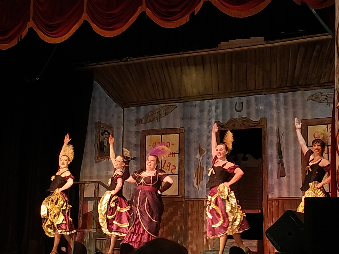 Cancan Show - Dawson City - Yukon - Canada - Doets Reizen