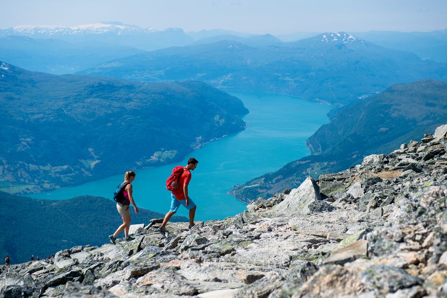 Hiking Skaala in Noorwegen - Doets Reizen - Vakantie Noorwegen - Credits Fjord Nord Norway and Sverre Hjørnevik