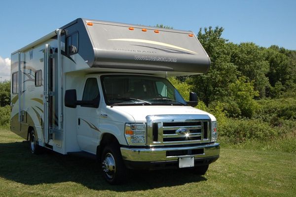 Owasco RV, C24' Deluxe Motorhome
