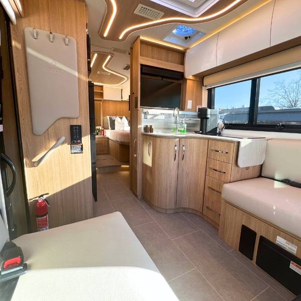 Class B+ Premium – Leisure Travel Van - camperreizen Canada - Doets Reizen