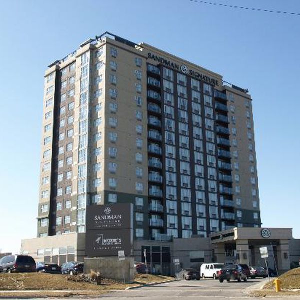 Sandman Hotel Toronto Airport - aanzicht