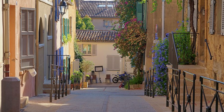 Straatjes Saint Tropez Doets Reizen afbeelding van Mirko Toller via Pixabay | Frankrijk