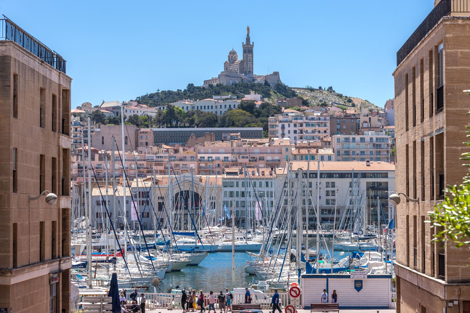 The Vieux Port of Marseille - Doets Reizen - Vakantie Frankrijk - Credits Atout France and Robert Palomba