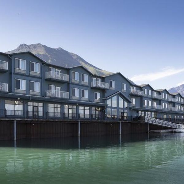 Harbor 360 Hotel - 1