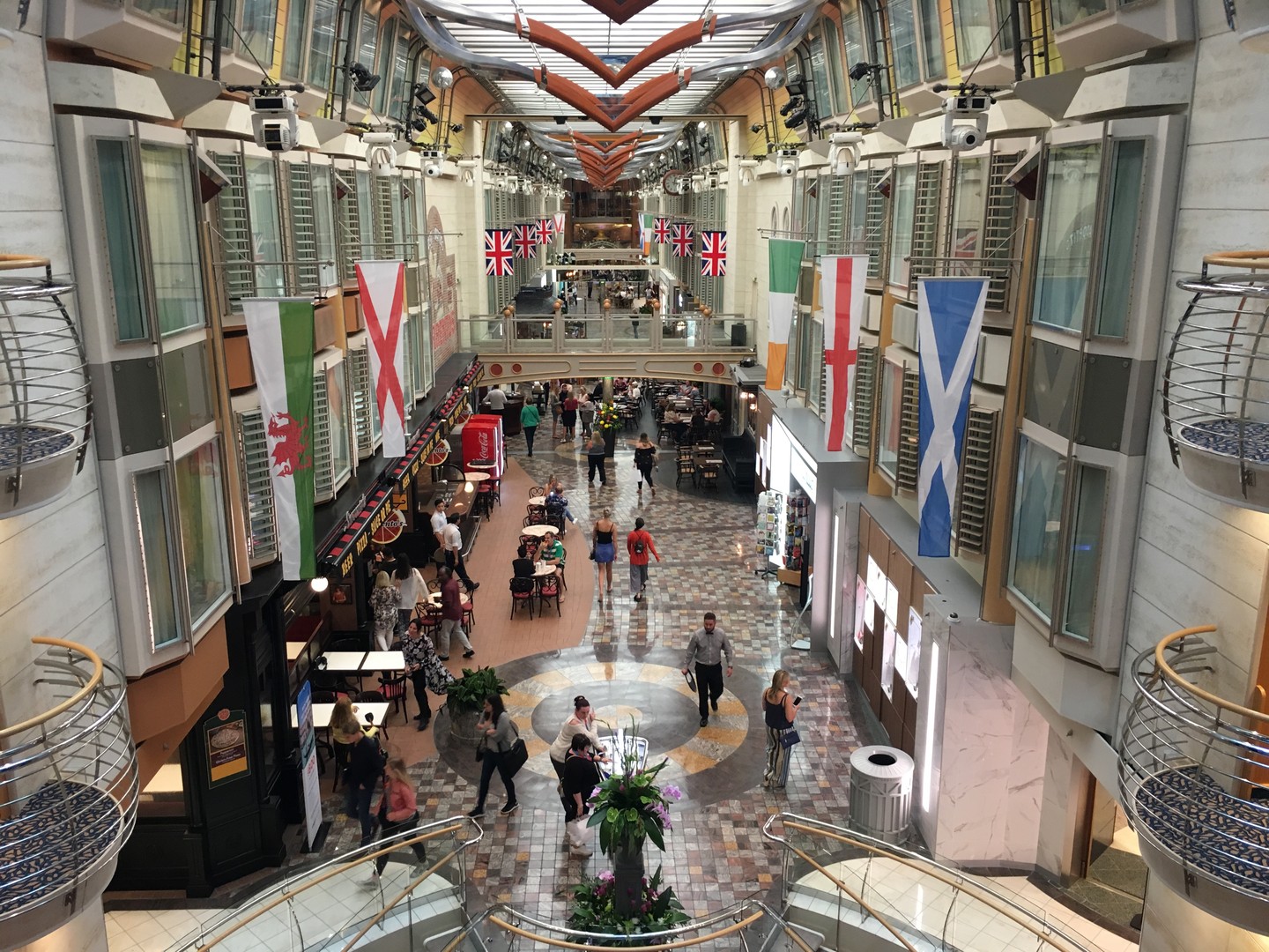 Royal Promenade - Cruise Royal Caribbean - Cruisevakantie - Doets Reizen