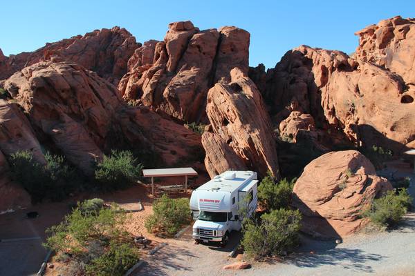 Kamperen met de camper in Valley of Fire State Park, Nevada
