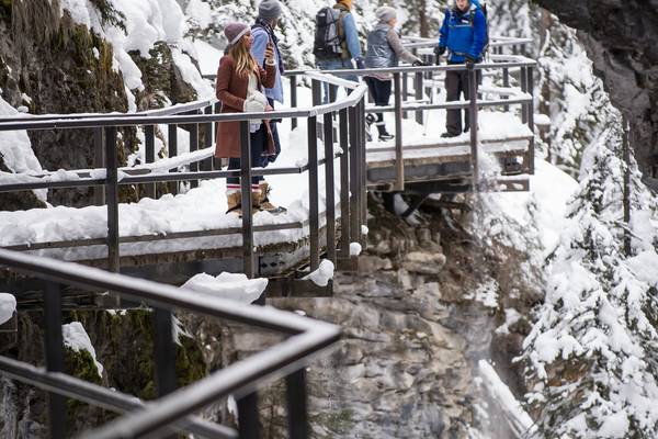 Wintersport - Icewalk Johnston Canyon - Banff - Lake Louise - Alberta - Canada - Doets Reizen