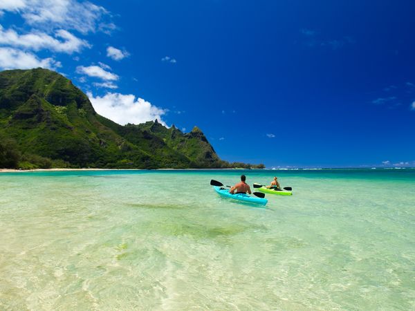Kanoen in Hanelei op Hawaii