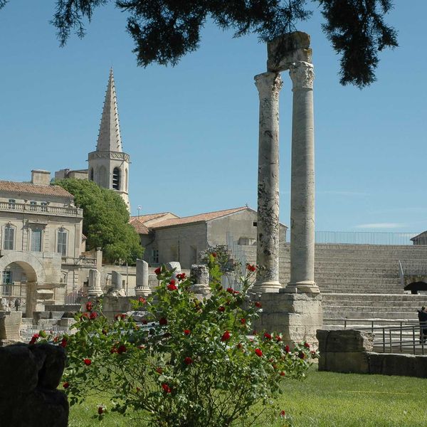 Stad Arles Afbeelding van falco via Pixabay