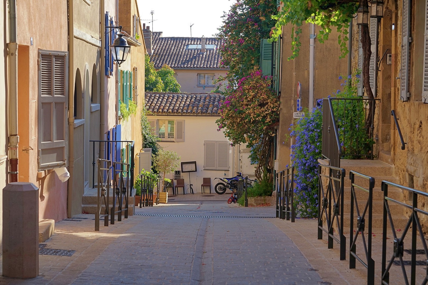 Straatjes Saint Tropez Doets Reizen afbeelding van Mirko Toller via Pixabay | Frankrijk