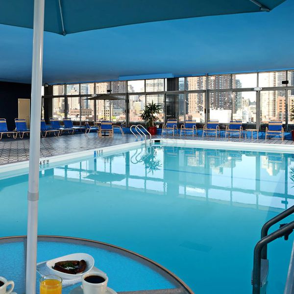 Skyline Hotel New York - pool