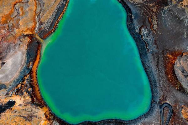Grænavatn volcanic crater lake Vakantie IJsland - Reykjanes Geo Park - Doets Reizen