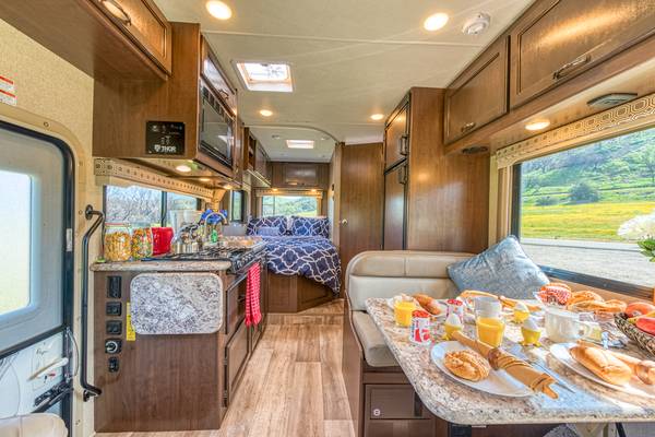 Class C23-25 motorhome Road Bear RV | camperreizen Amerika | Doets Reizen