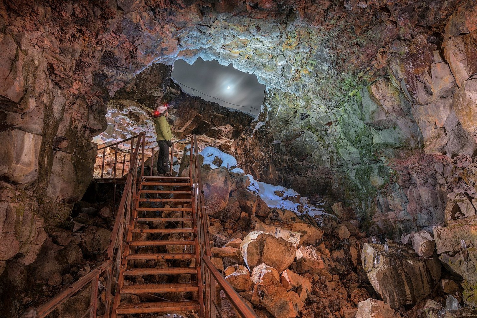 The Lava Tunnel - IJsland - Doets Reizen