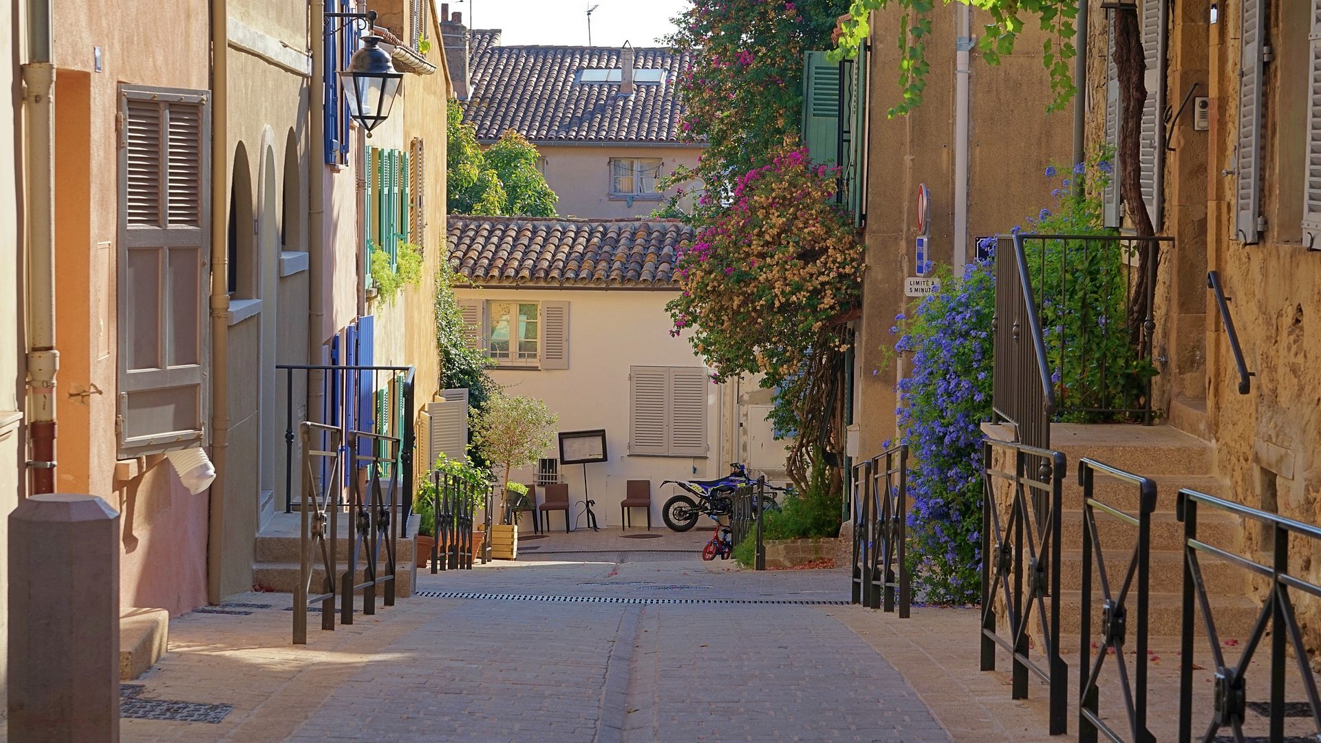 Straatjes Saint Tropez Doets Reizen afbeelding van Mirko Toller via Pixabay | Frankrijk