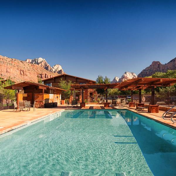 Cable Mountain Lodge pool
