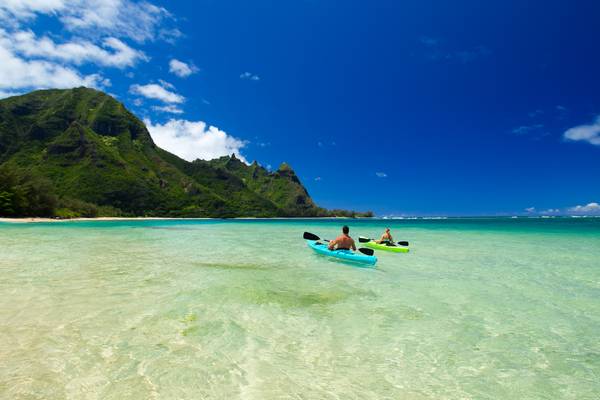 Kanoen in Hanelei op Hawaii