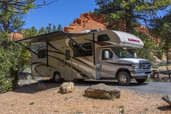 Kamperen met de camper in de Red Canyon, Utah