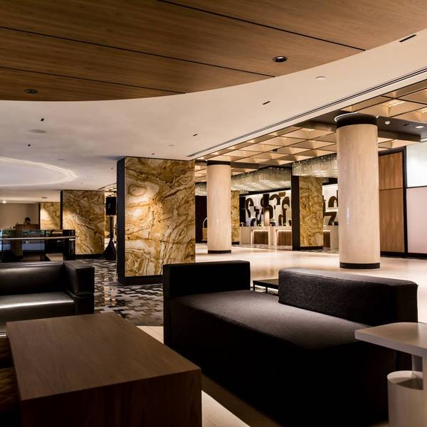 Fairmont Queen Elizabeth Hotel - lobby