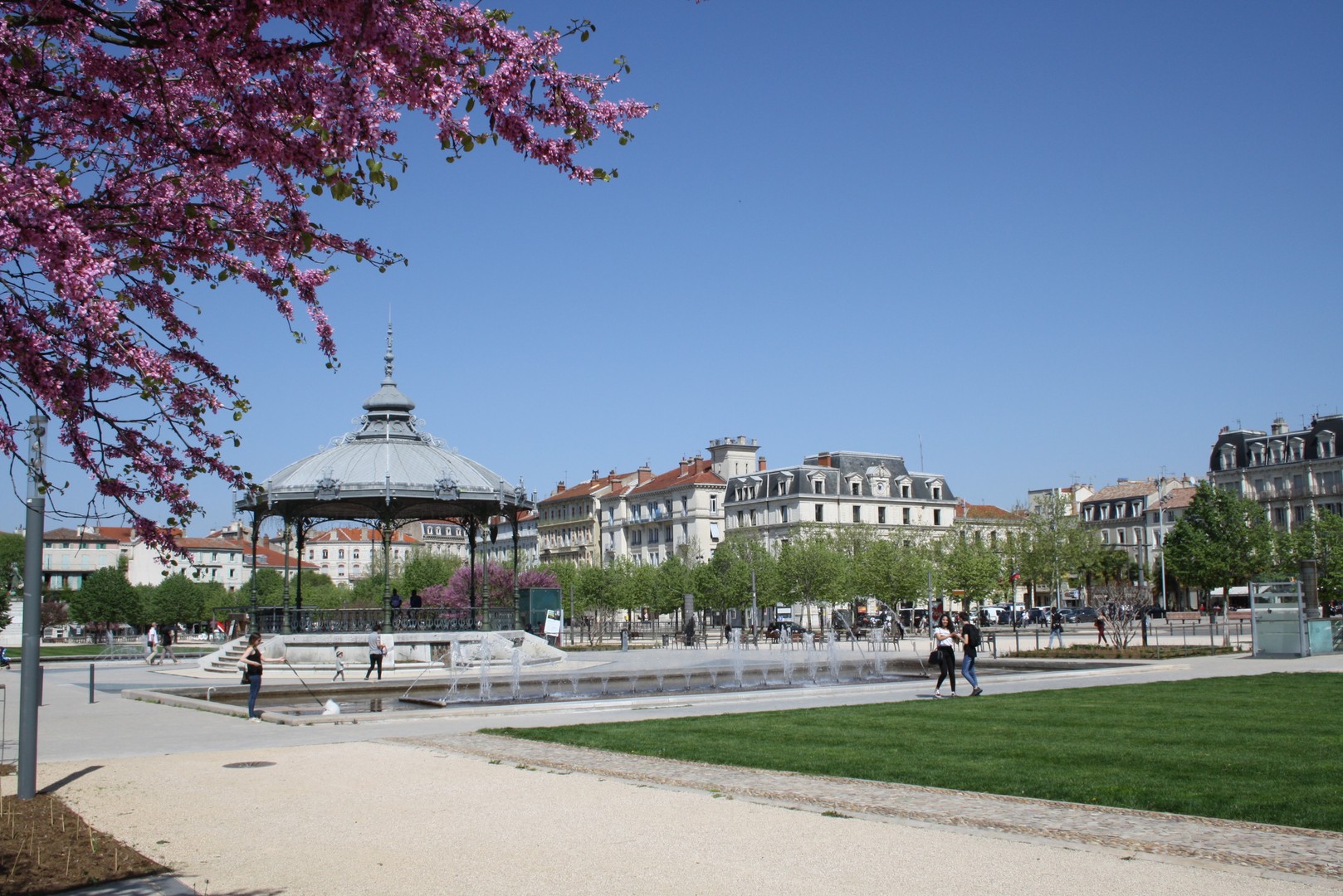 Kiosque Peynet ©Valence Romans Tourisme | Doets Reizen | Frankrijk