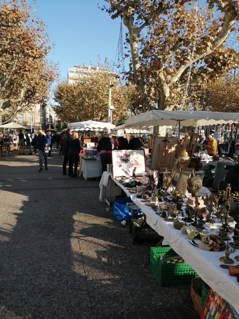 Vintage markt - Cannes - Frankrijk - vakantie Frankrijk - Doets Reizen
