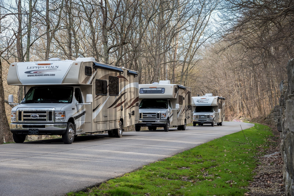 Road Bear RV campers onderweg naar de volgende bestemming