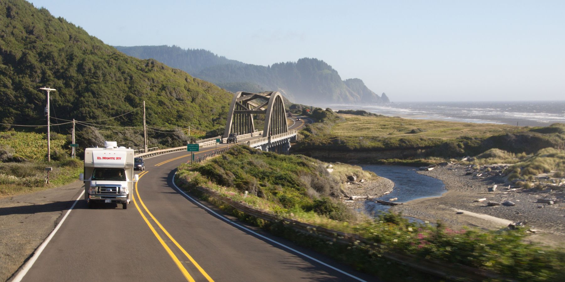 Rijden met de camper over Highway 1 langs de kust van California