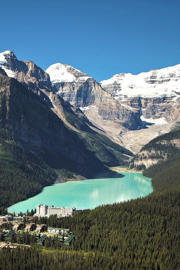 Fairmont Chateau Lake Louise - exterior