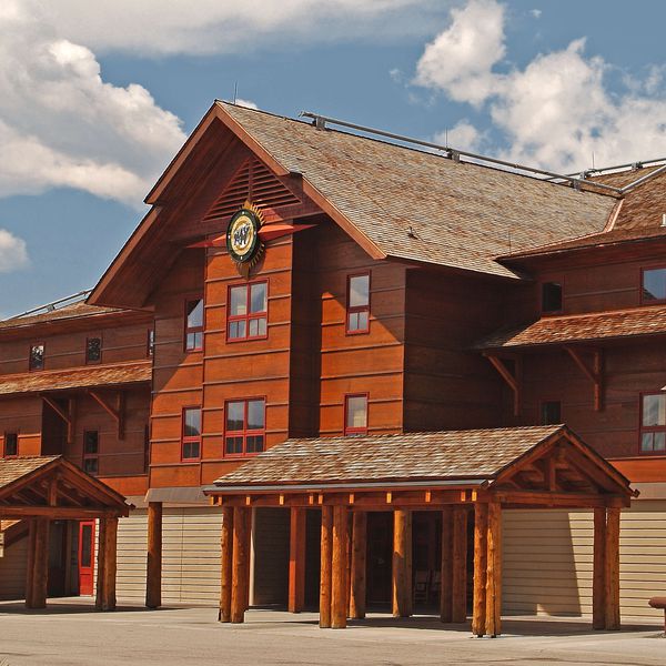 Old Faithful Snow Lodge - Exterior 2