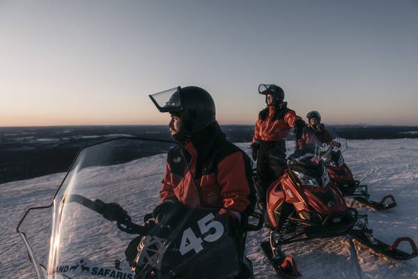 Sneeuwscooter - Finland - Doets Reizen - credits Lapland Safari's