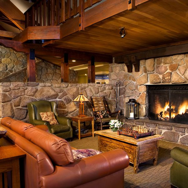 Mammoth Mountain Inn - lobby