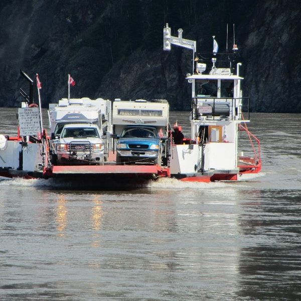 Ferry Dawson City - Yukon - Canada - Doets Reizen