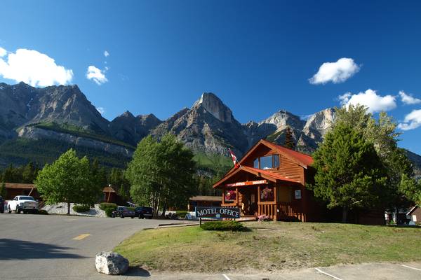 The Crossing Resort - Icefields Parkway - Alberta - Canada - Doets Reizen