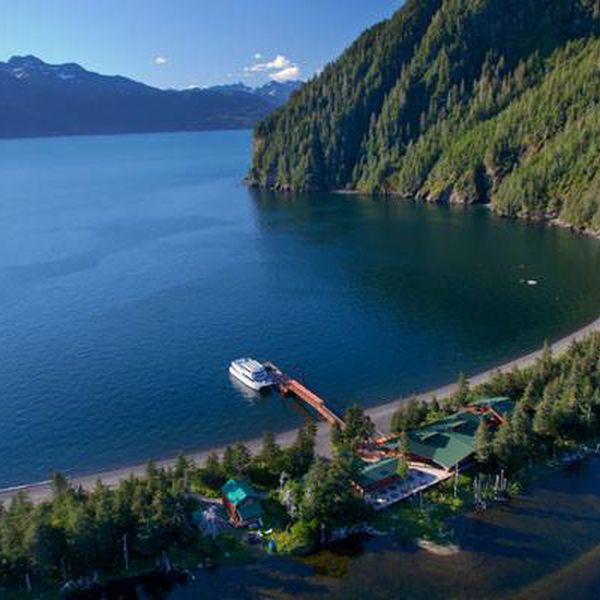 Kenai Fjords Wilderness Lodge - lodge exterior