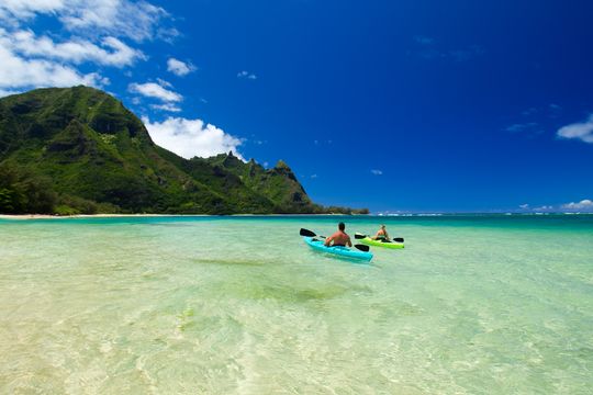 Kanoen in Hanelei op Hawaii