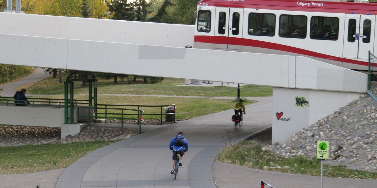 Bow River Pathway - Calgary - Alberta - Canada - Doets Reizen