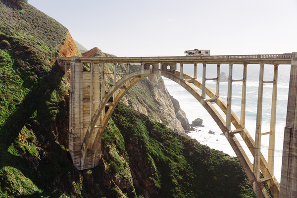 Met de camper toeren over de Bixby Creek Bridge