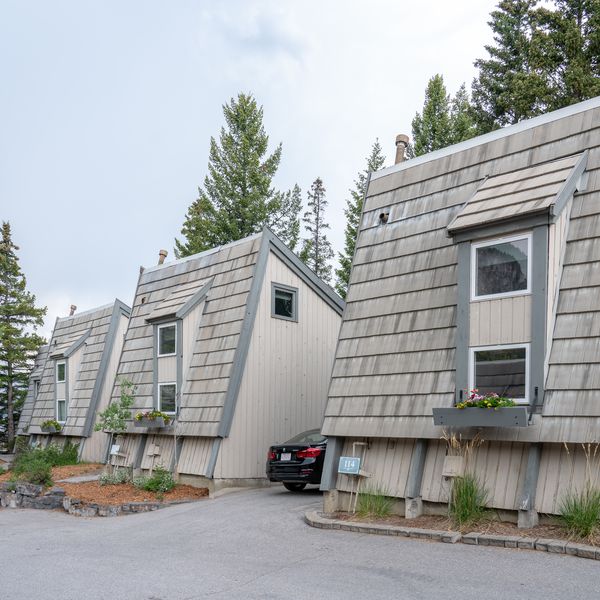 Tunnel Mountain Lodge - Cabin 1