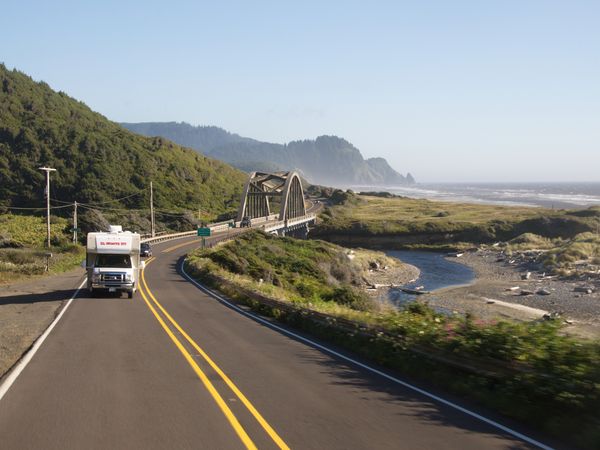 Rijden met de camper over Highway 1 langs de kust van California