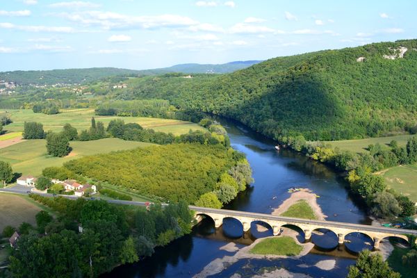 Rivier Vezere Dordogne Frankrijk Doets Reizen - Afbeelding van Julia Casado via Pixabay