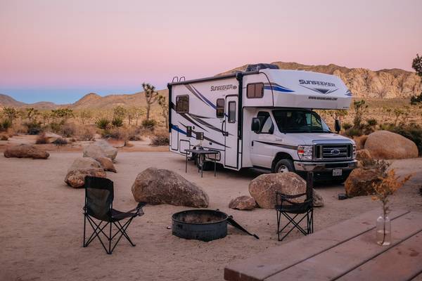Road Bear RV C23-25 motorhome Joshua Tree | camperreizen Amerika | Doets Reizen