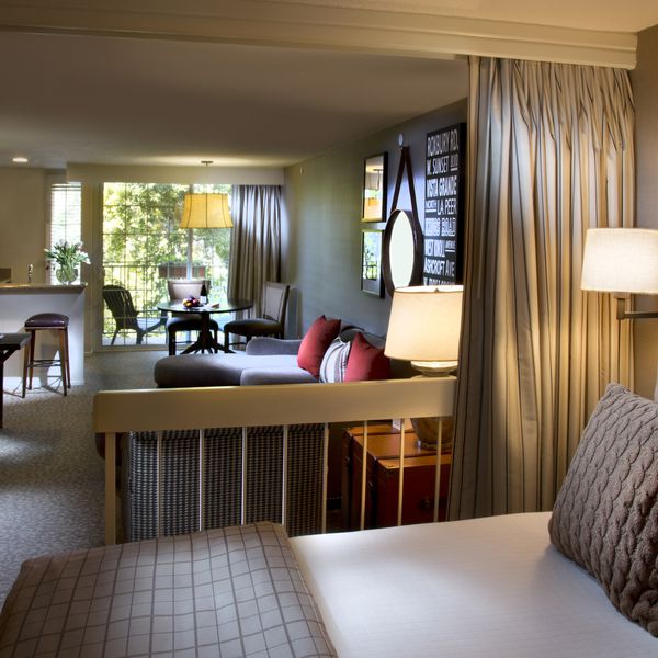 Le Parc Suite - room1